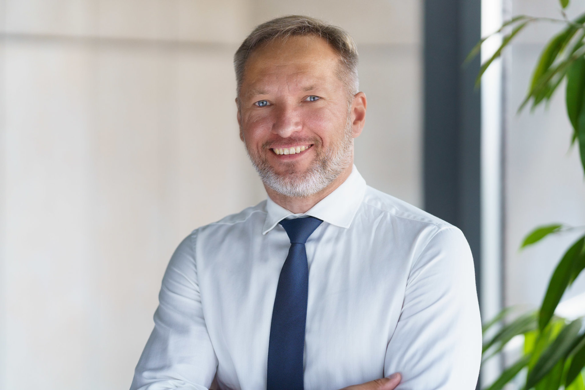 Ignalinos atominės elektrinės darbuotojas portretas biuro aplinkoje
