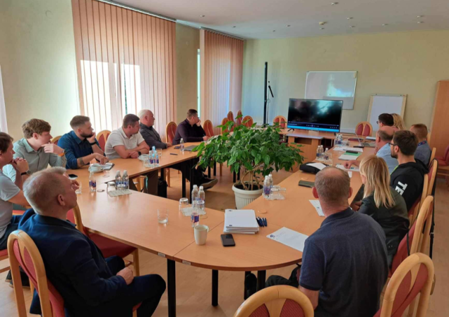 Ignalinos atominės elektrinės darbuotojų pasitarimas konferencijų salėje