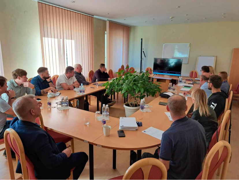 Ignalinos atominės elektrinės darbuotojų pasitarimas konferencijų salėje