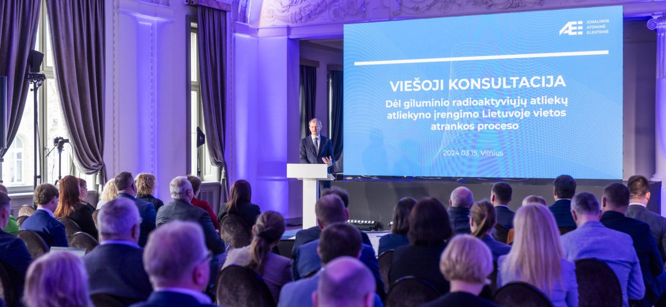 Viešoji konsultacija dėl giluminio radioaktyviųjų atliekų atliekyno įrengimo Lietuvoje, vykstanti IAE renginyje Vilniuje.