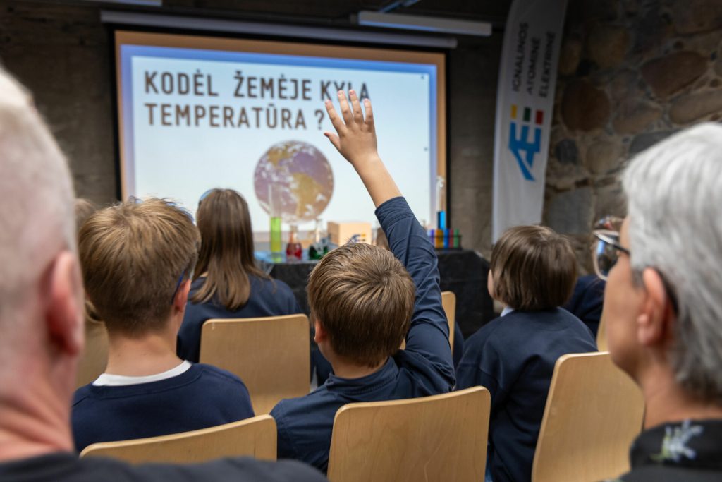 Ignalinos atominės elektrinės renginyje vyksta edukacinė pamoka,