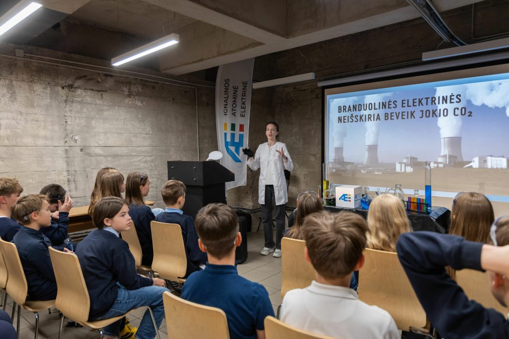 Ignalinos atominės elektrinės renginyje vyksta edukacinė pamoka,