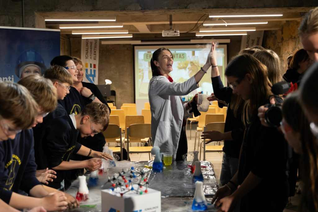 Ignalinos atominės elektrinės renginyje vyksta edukacinė pamoka,