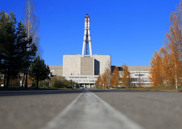 Ignalinos atominės elektrinės pastatas su reaktoriaus kaminu