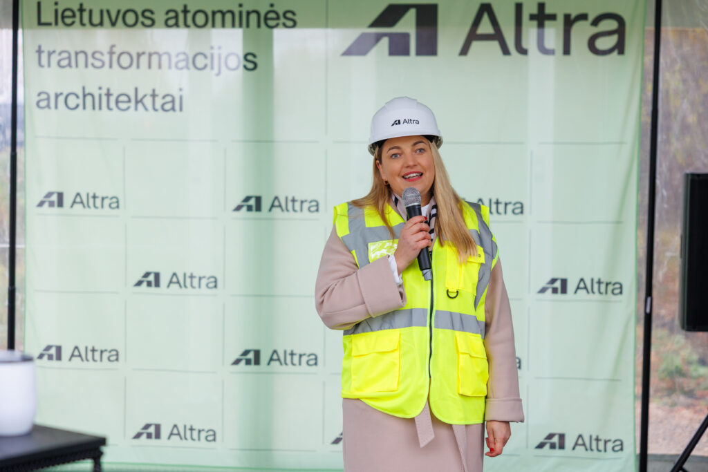 Atliekyno kapsulės įkasimo renginys, CVPA atstovė sakanti kalbą
