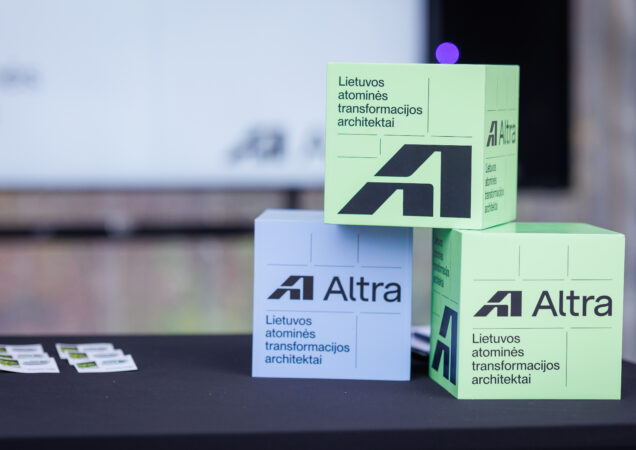 Reklaminiai stendai su ALTRA pavadinimu